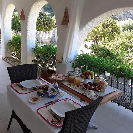 Aduepassidalmare * Baja Sardinia