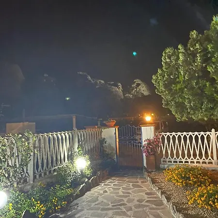 A Due Passi Dal Mare Bed and breakfast *