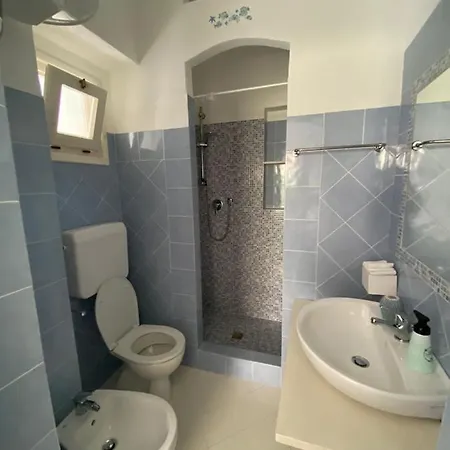 A Due Passi Dal Mare Bed and breakfast *